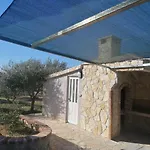 Casa de Férias With Private Pool And Mini Golf Fjaka, Zadar Region *