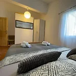 Casa de Férias With Private Pool And Mini Golf Fjaka, Zadar Region *