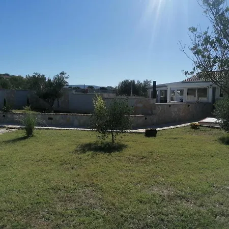 Dom wakacyjny With Private Pool And Mini Golf Fjaka, Zadar Region Bulic