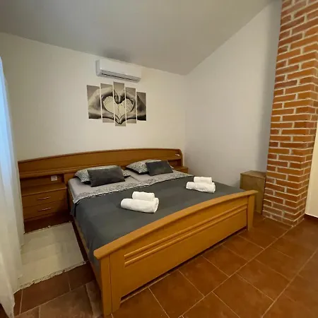 Сasa de vacaciones Lovely With Private Pool Fjaka, Zadar Region