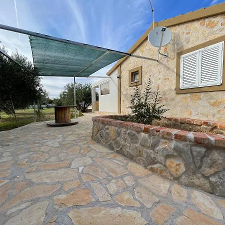 Lovely With Private Pool Fjaka, Zadar Region *