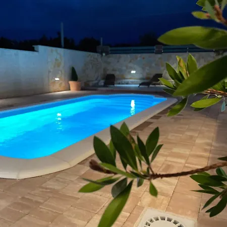 Lovely With Private Pool Fjaka, Zadar Region 펜션 Bulic