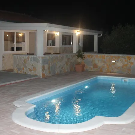 Сasa de vacaciones Lovely With Private Pool Fjaka, Zadar Region