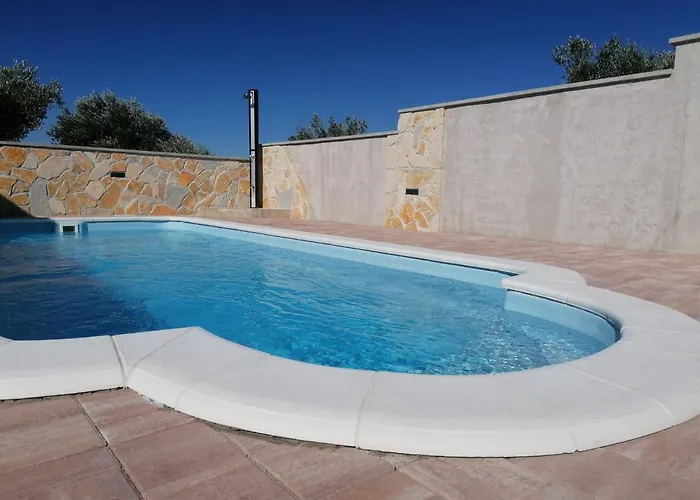 Vikendica With Private Pool And Mini Golf Fjaka, Zadar Region *