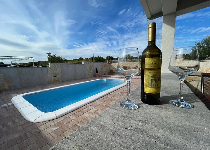 Vikendica With Private Pool And Mini Golf Fjaka, Zadar Region Bulic