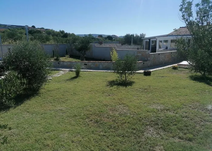 Vikendica With Private Pool And Mini Golf Fjaka, Zadar Region