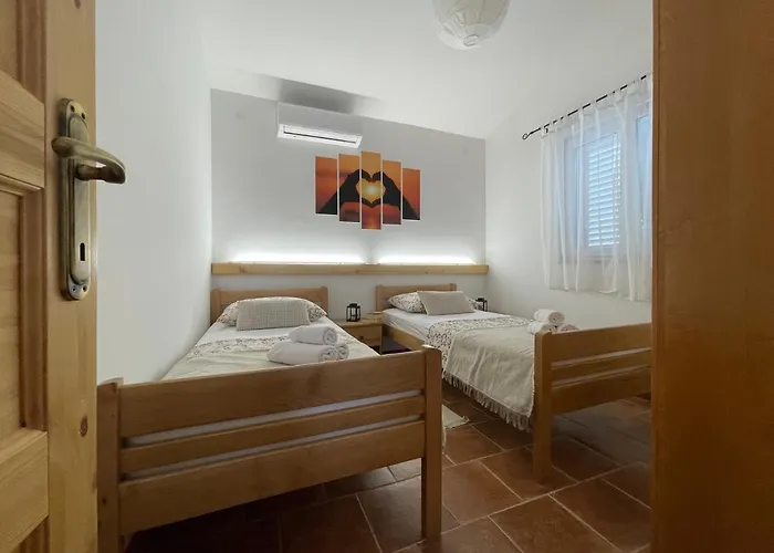 Vikendica With Private Pool And Mini Golf Fjaka, Zadar Region *