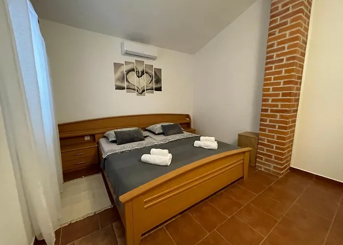 Vikendica With Private Pool And Mini Golf Fjaka, Zadar Region