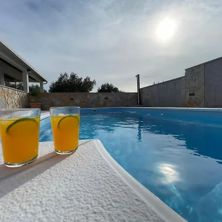Tatil Evi With Private Pool And Mini Golf Fjaka, Zadar Region