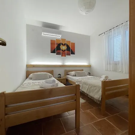 Tatil Evi With Private Pool And Mini Golf Fjaka, Zadar Region *