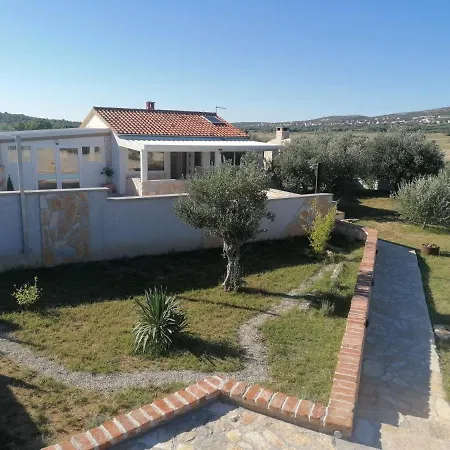 Tatil Evi With Private Pool And Mini Golf Fjaka, Zadar Region *