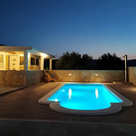 Lovely With Private Pool Fjaka, Zadar Region Дом отдыха *