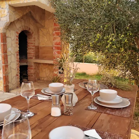 Tatil Evi With Private Pool And Mini Golf Fjaka, Zadar Region Bulic