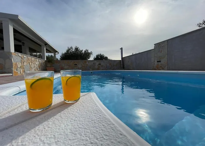Nyaraló With Private Pool And Mini Golf Fjaka, Zadar Region
