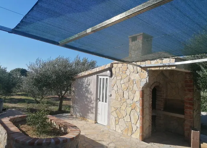Nyaraló With Private Pool And Mini Golf Fjaka, Zadar Region *