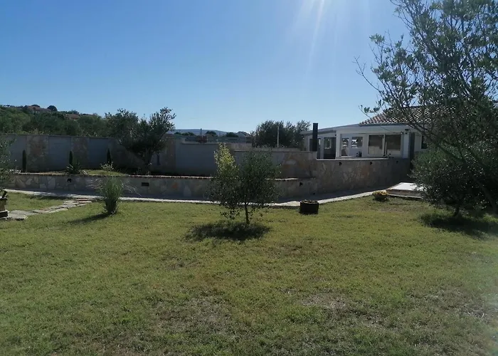 Nyaraló With Private Pool And Mini Golf Fjaka, Zadar Region Bulic