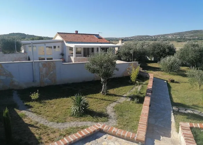 Nyaraló With Private Pool And Mini Golf Fjaka, Zadar Region *