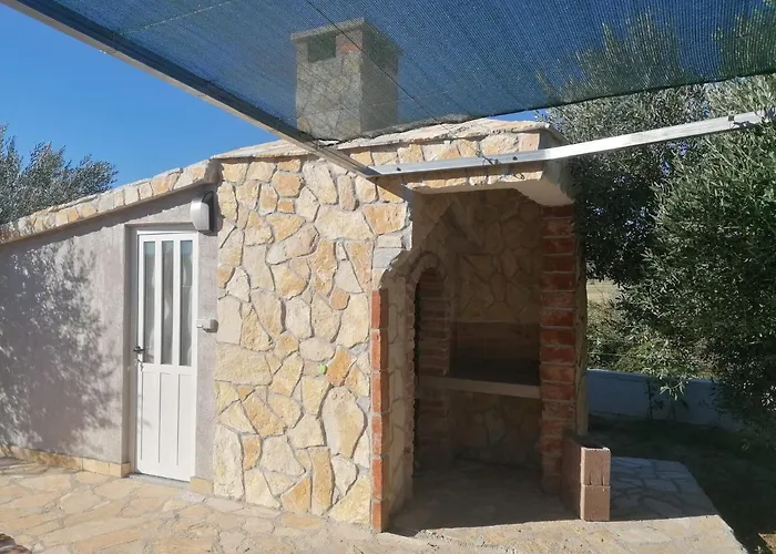 Nyaraló With Private Pool And Mini Golf Fjaka, Zadar Region *